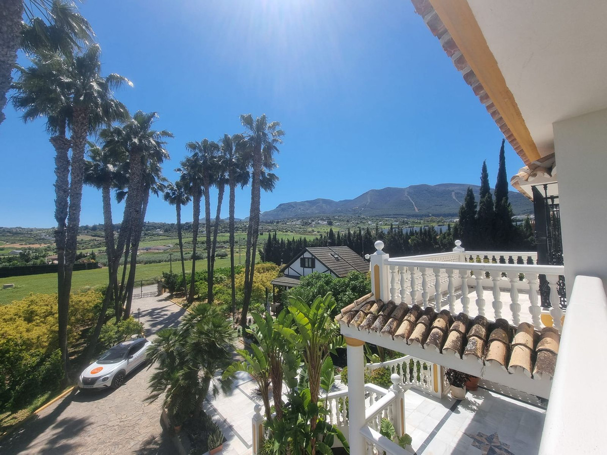 House for sale in Alhaurín el Grande | 9 bedrooms H5111359