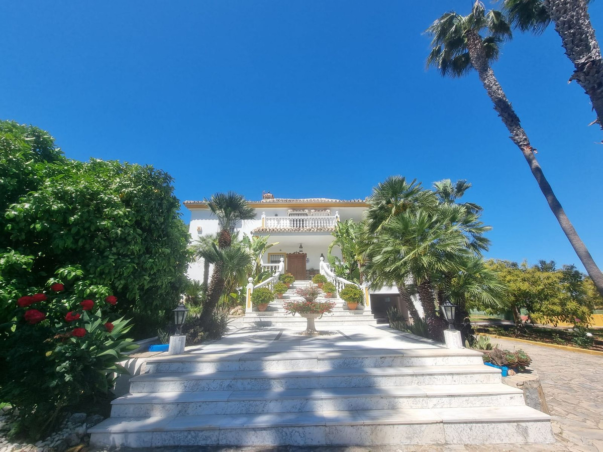 House for sale in Alhaurín el Grande | 9 bedrooms H5111359