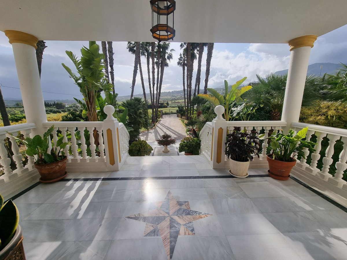 House for sale in Alhaurín el Grande | 9 bedrooms H5111359