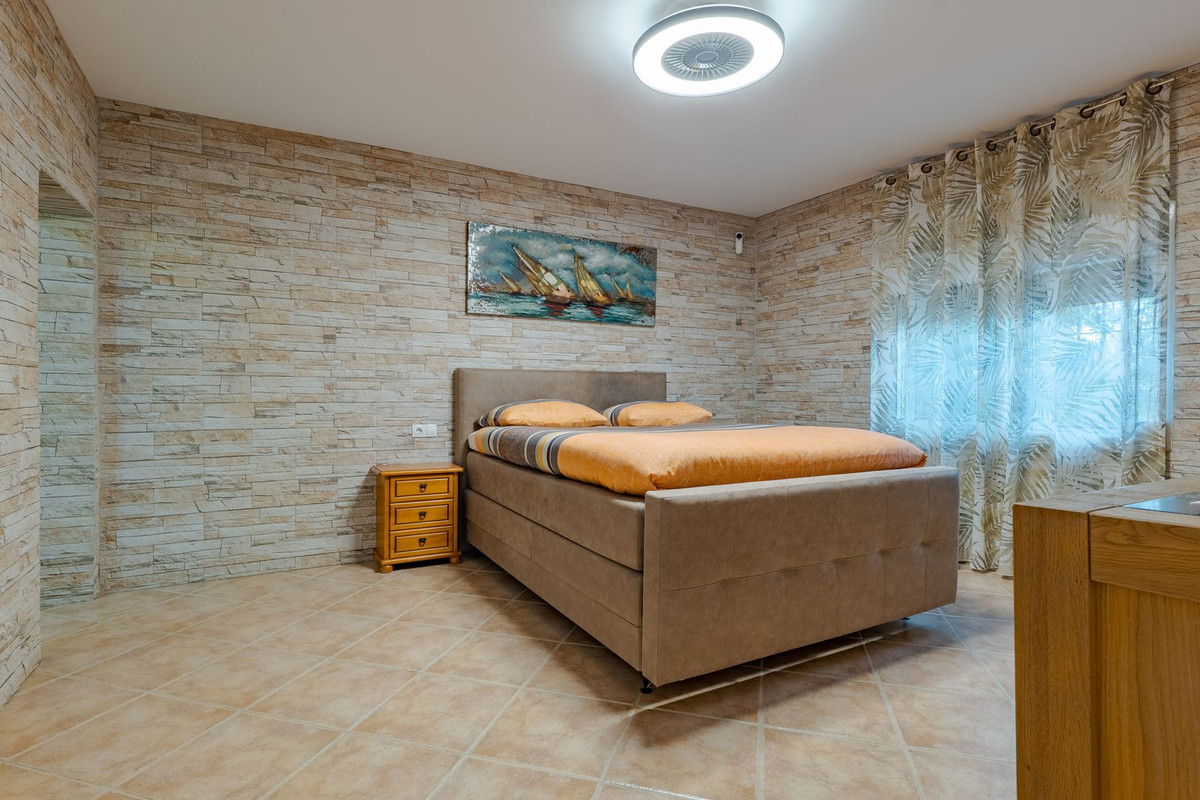 Property main view 60