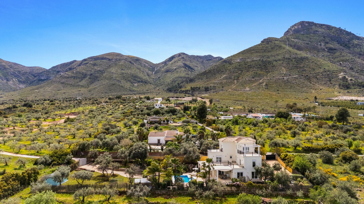 Huis te koop in Alhaurín el Grande | 4 slaapkamers H5371642