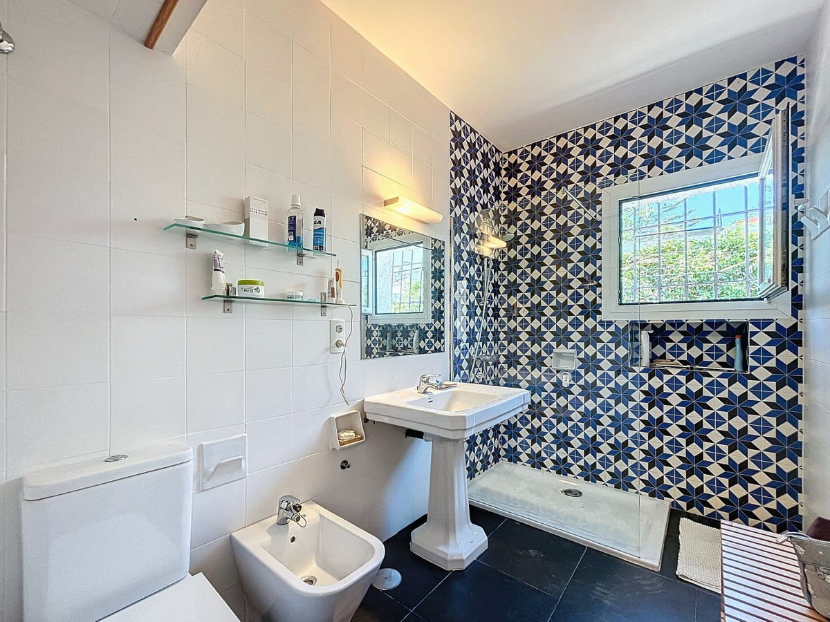 Detached Villa te koop in Almayate | 3 slaapkamers H4887367