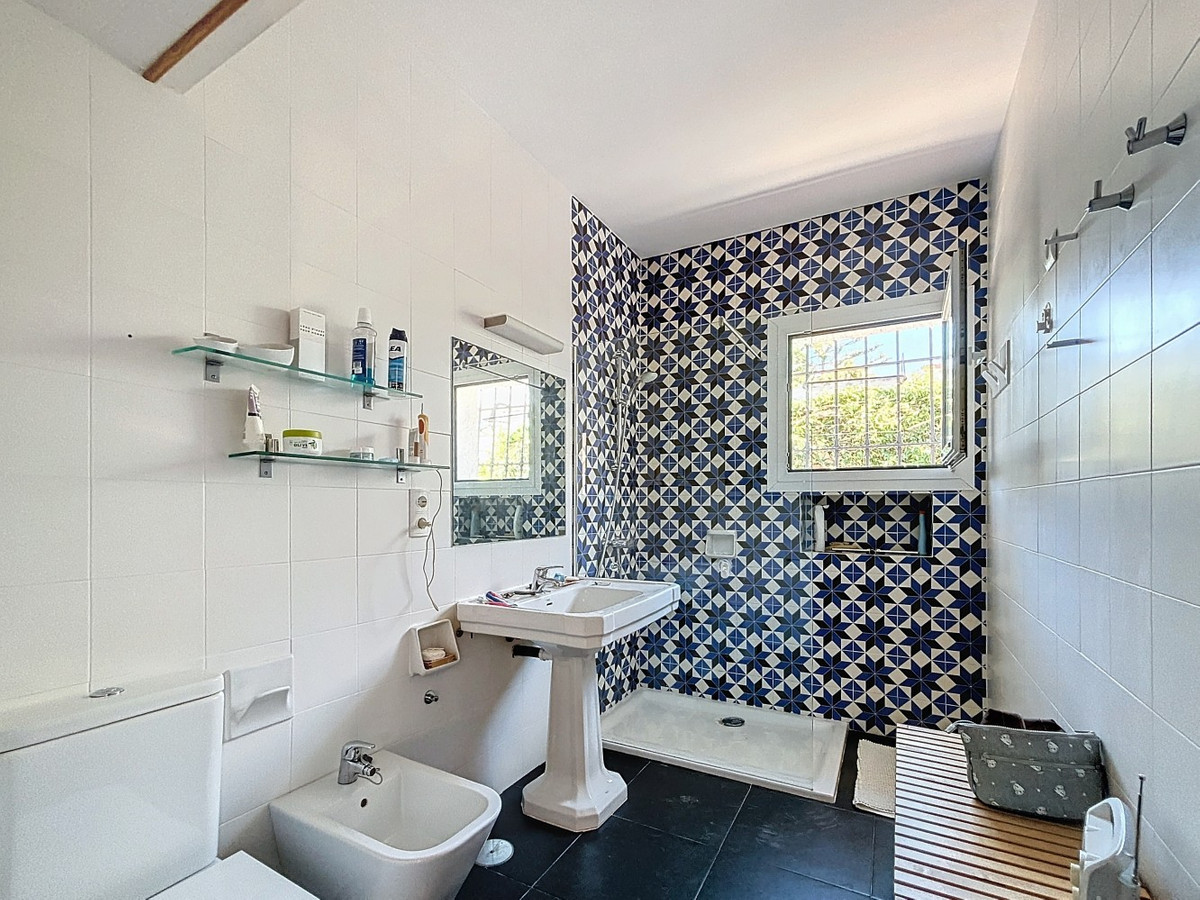 Detached Villa te koop in Almayate | 3 slaapkamers H4887367