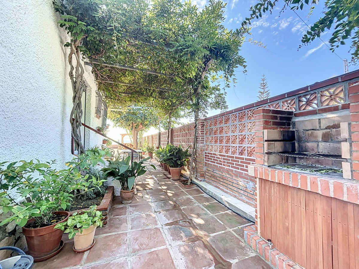 Detached Villa te koop in Almayate | 3 slaapkamers H4887367