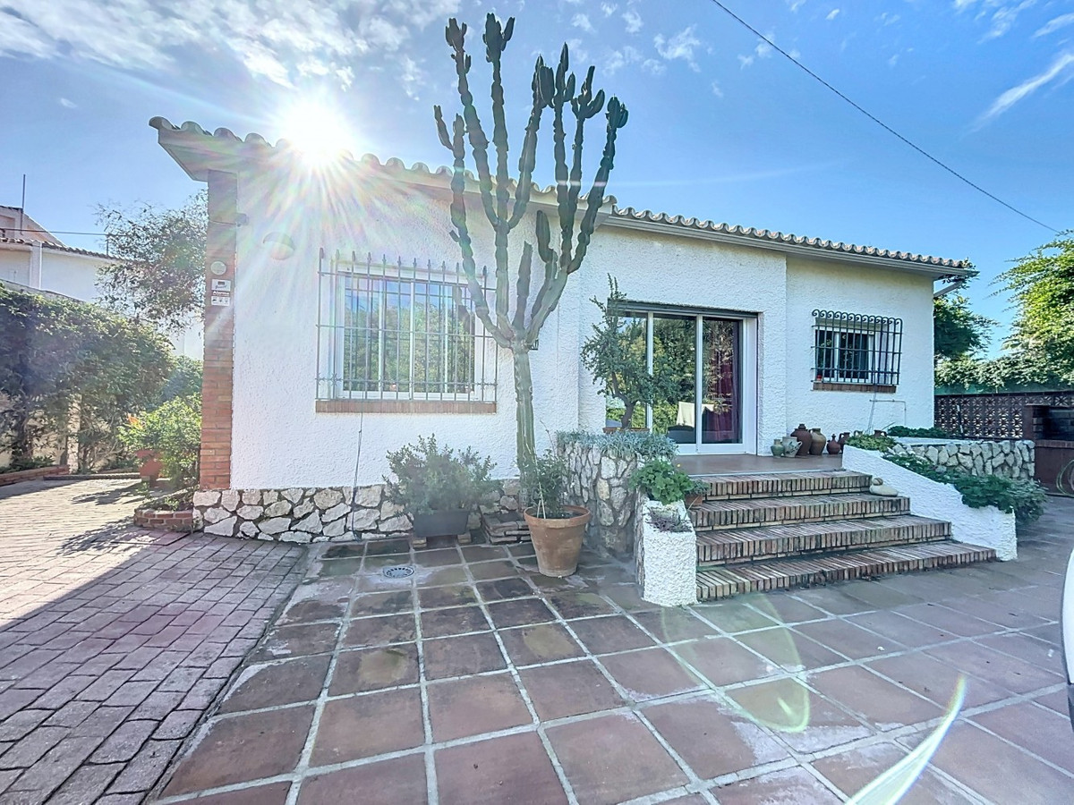 Detached Villa te koop in Almayate | 3 slaapkamers H4887367