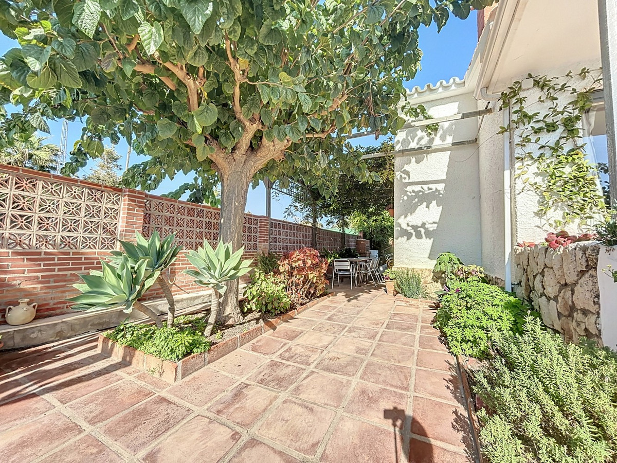 Detached Villa te koop in Almayate | 3 slaapkamers H4887367