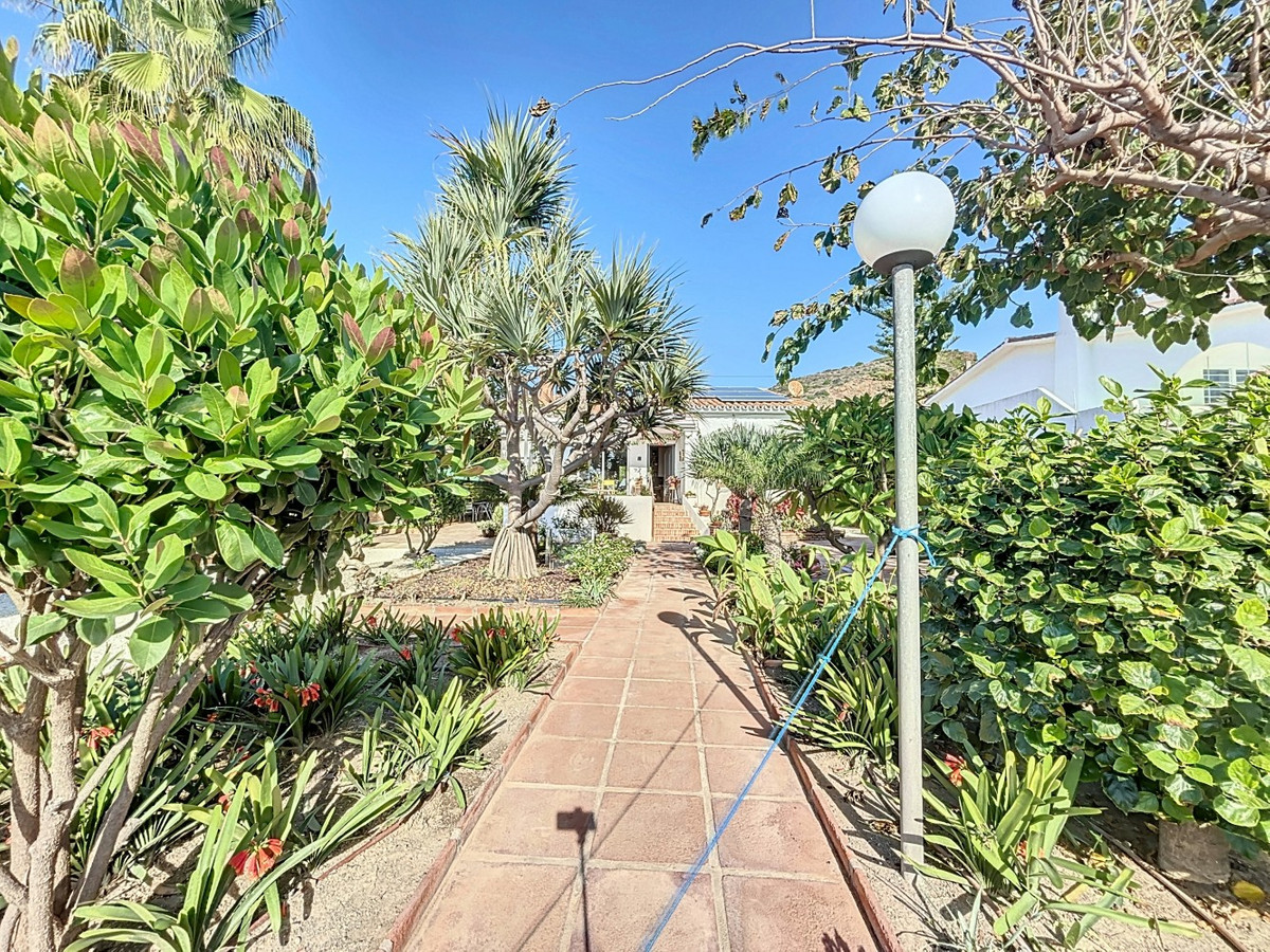 Detached Villa te koop in Almayate | 3 slaapkamers H4887367