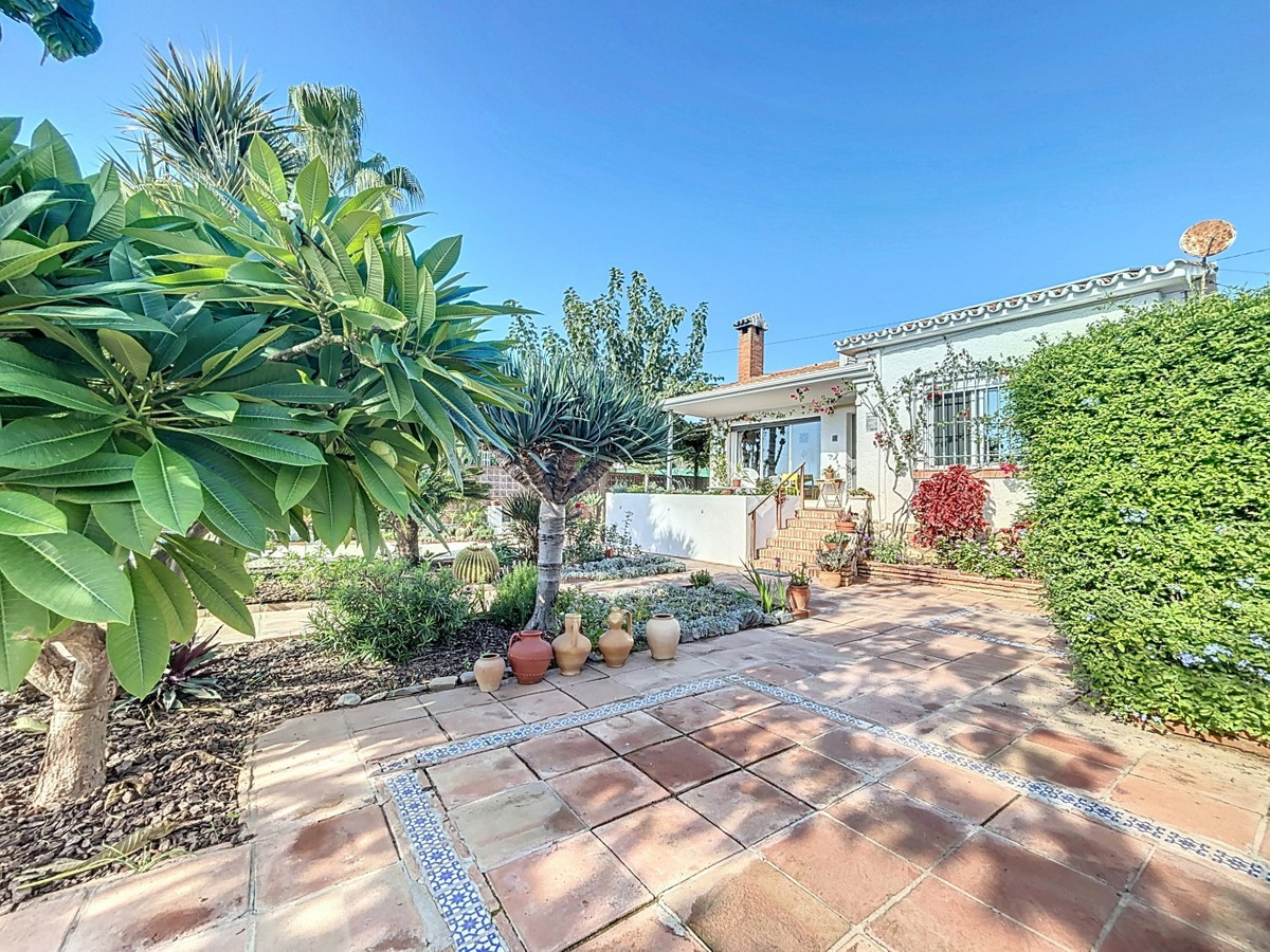 Detached Villa te koop in Almayate | 3 slaapkamers H4887367