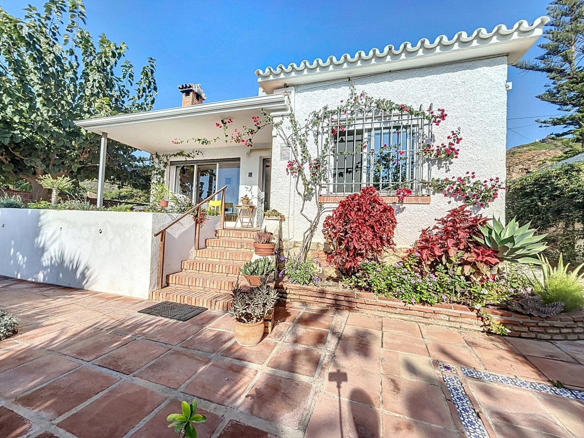 Detached Villa te koop in Almayate | 3 slaapkamers H4887367