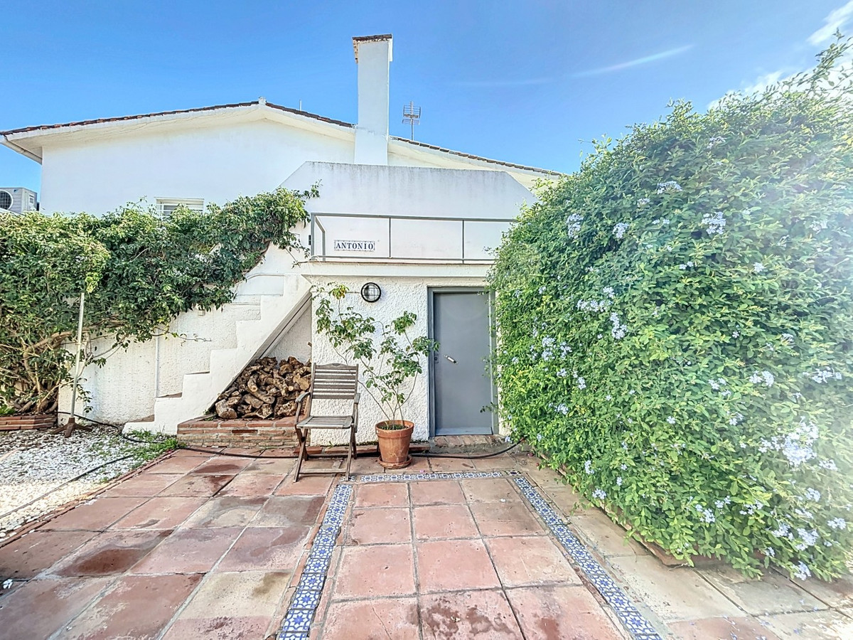 Detached Villa te koop in Almayate | 3 slaapkamers H4887367