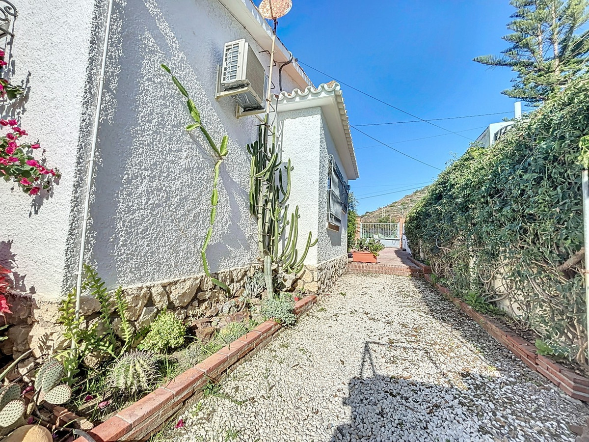 Detached Villa te koop in Almayate | 3 slaapkamers H4887367