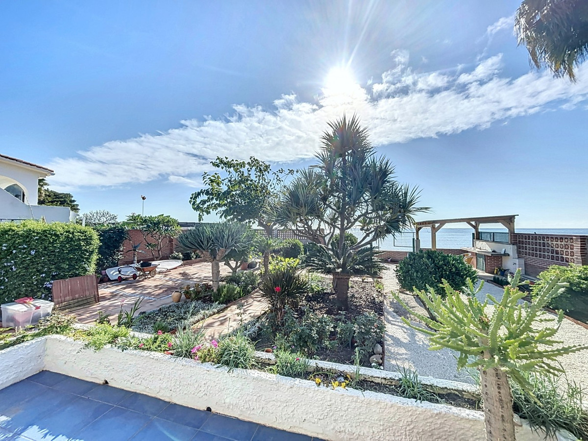 Detached Villa te koop in Almayate | 3 slaapkamers H4887367