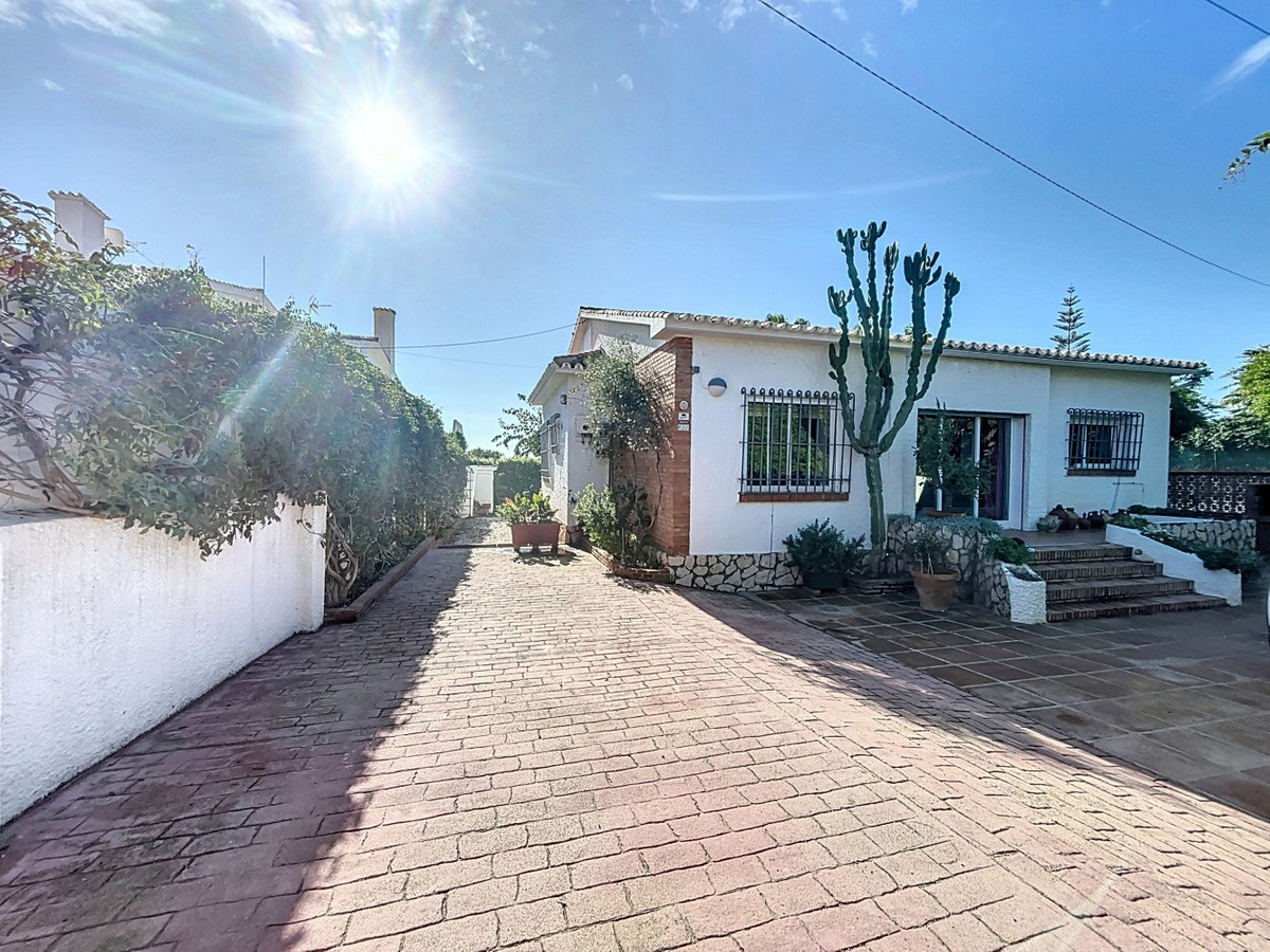 Detached Villa te koop in Almayate | 3 slaapkamers H4887367