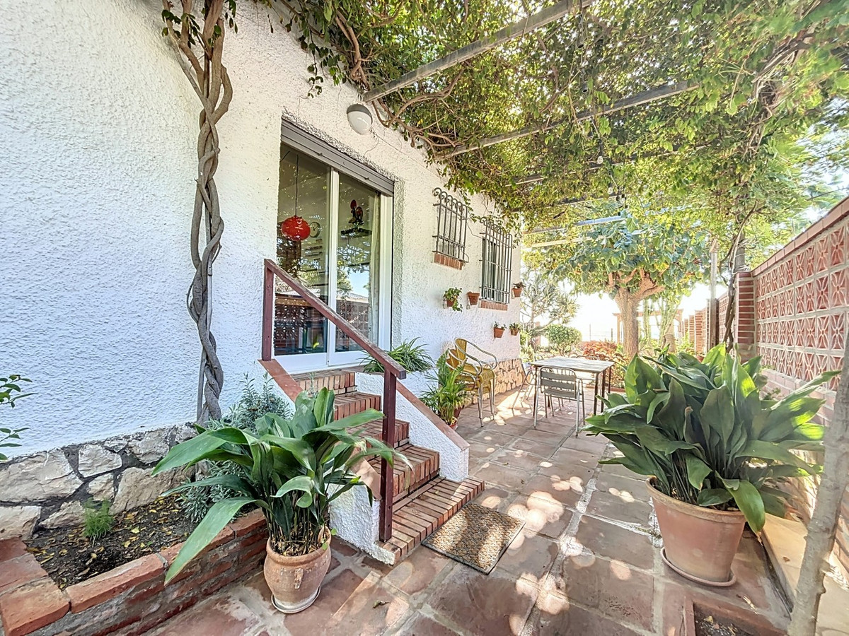 Detached Villa te koop in Almayate | 3 slaapkamers H4887367