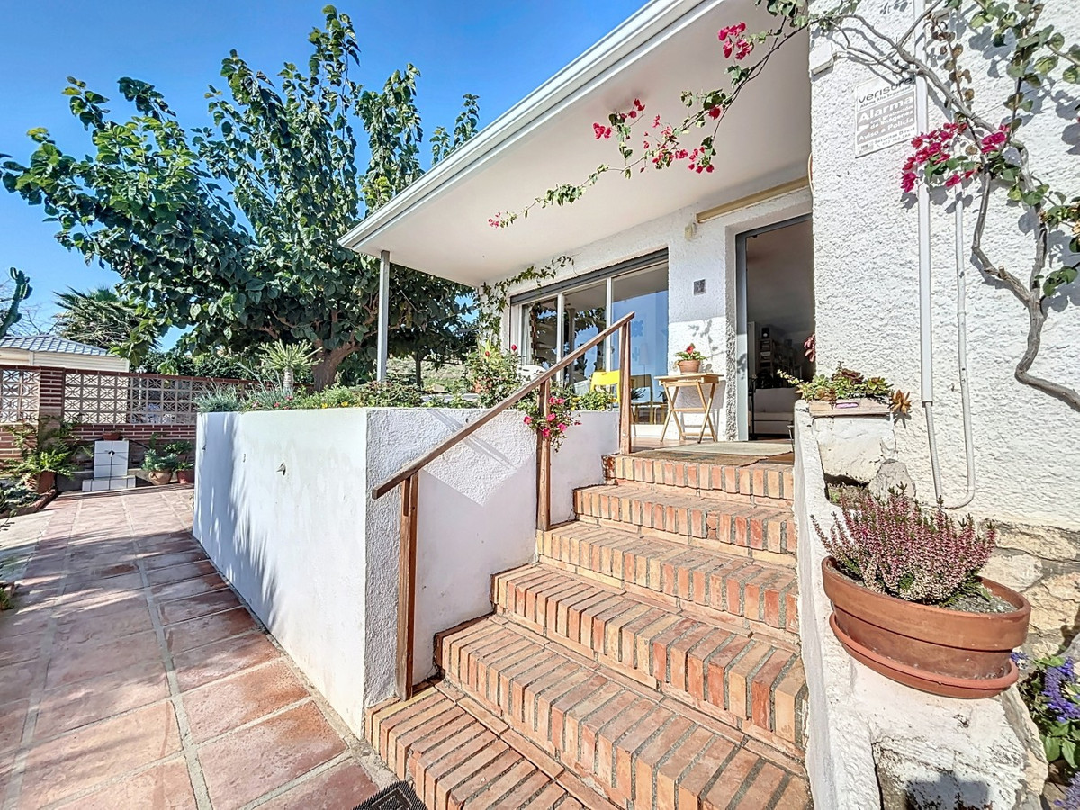 Detached Villa te koop in Almayate | 3 slaapkamers H4887367