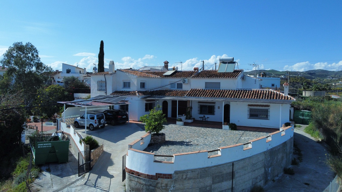 Detached Villa te koop in Almayate | 4 slaapkamers H4941757