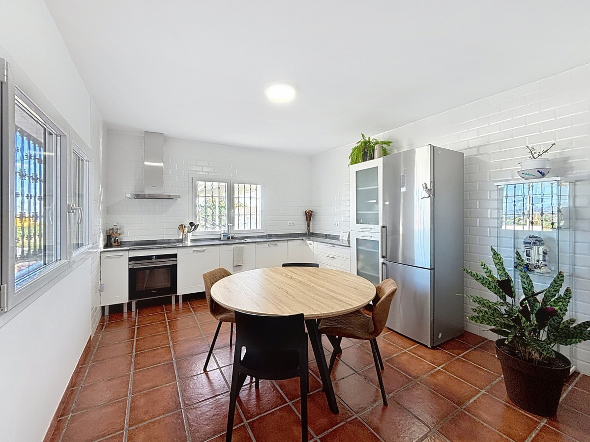 Detached Villa te koop in Almayate | 4 slaapkamers H4941757