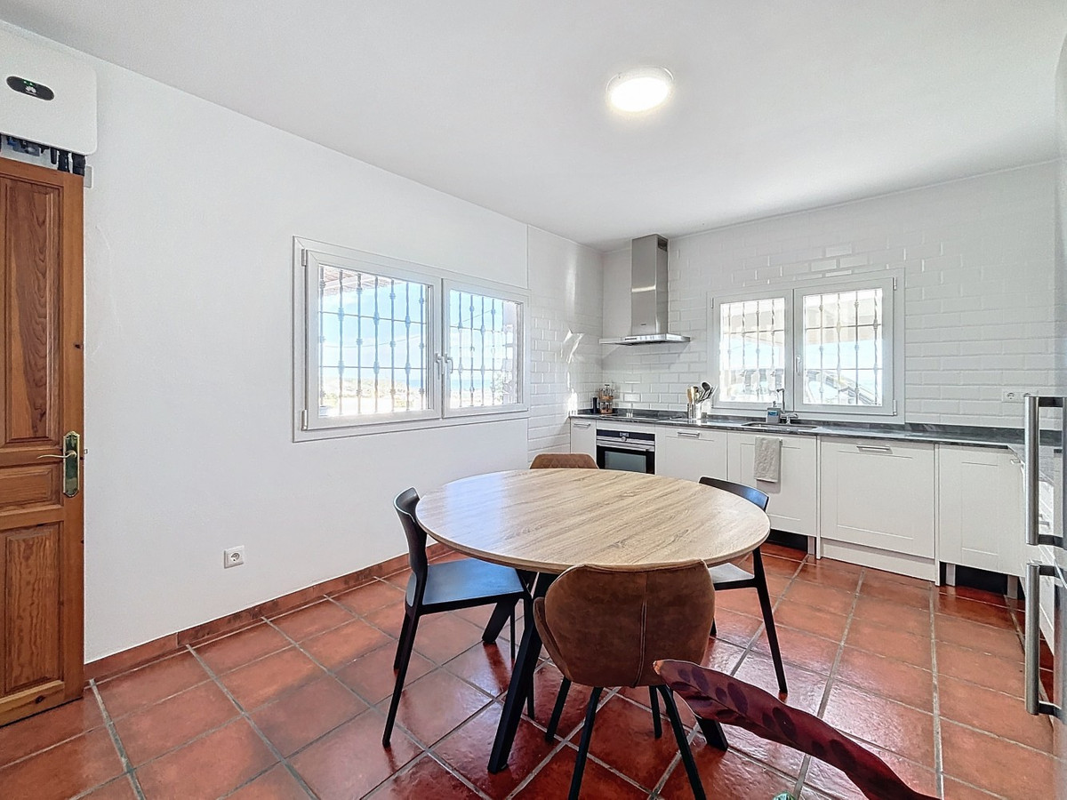 Detached Villa te koop in Almayate | 4 slaapkamers H4941757