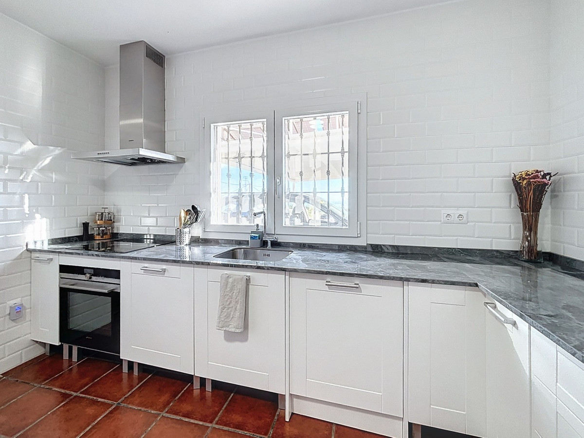 Detached Villa te koop in Almayate | 4 slaapkamers H4941757