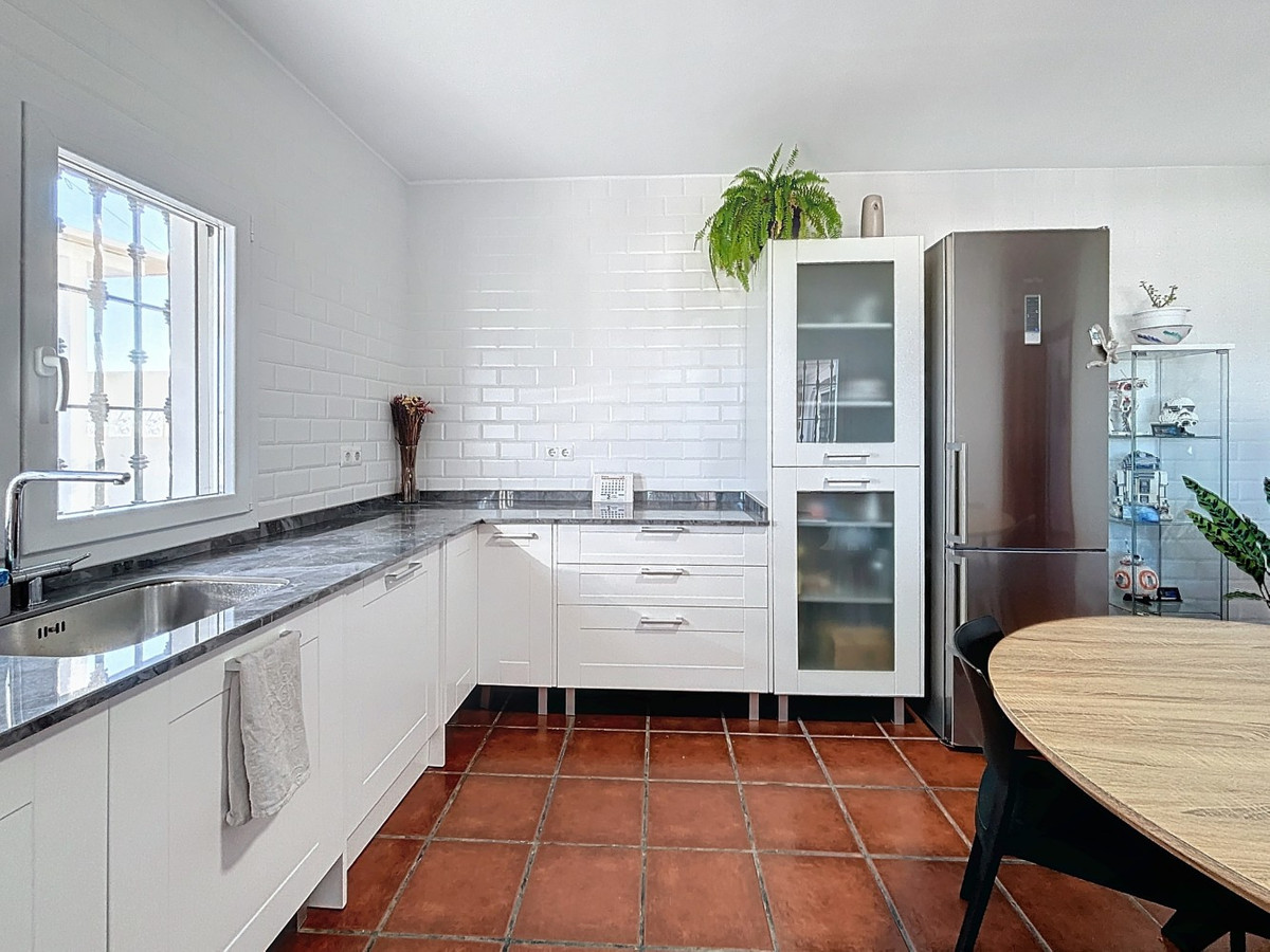 Detached Villa te koop in Almayate | 4 slaapkamers H4941757