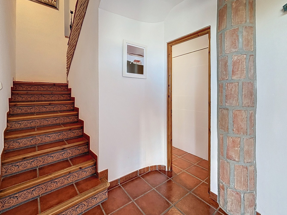 Detached Villa te koop in Almayate | 4 slaapkamers H4941757