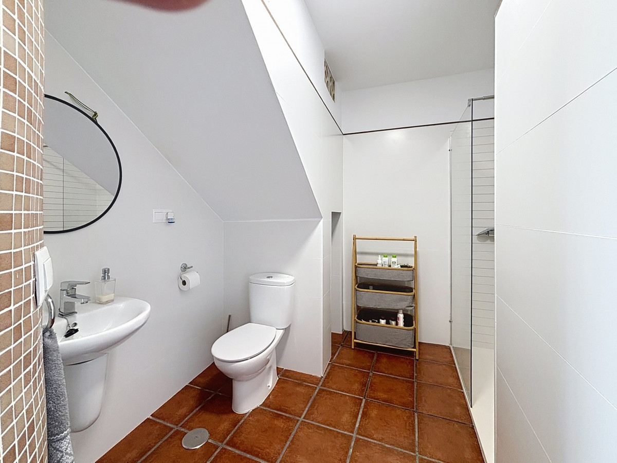 Detached Villa te koop in Almayate | 4 slaapkamers H4941757