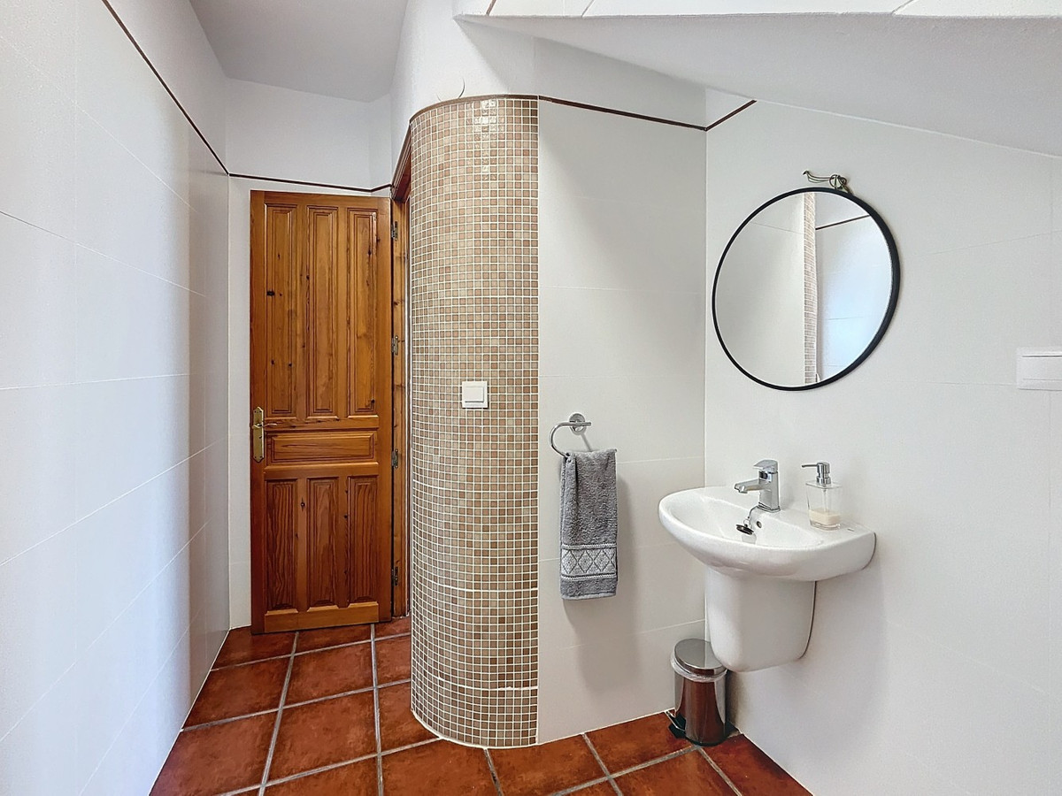 Detached Villa te koop in Almayate | 4 slaapkamers H4941757