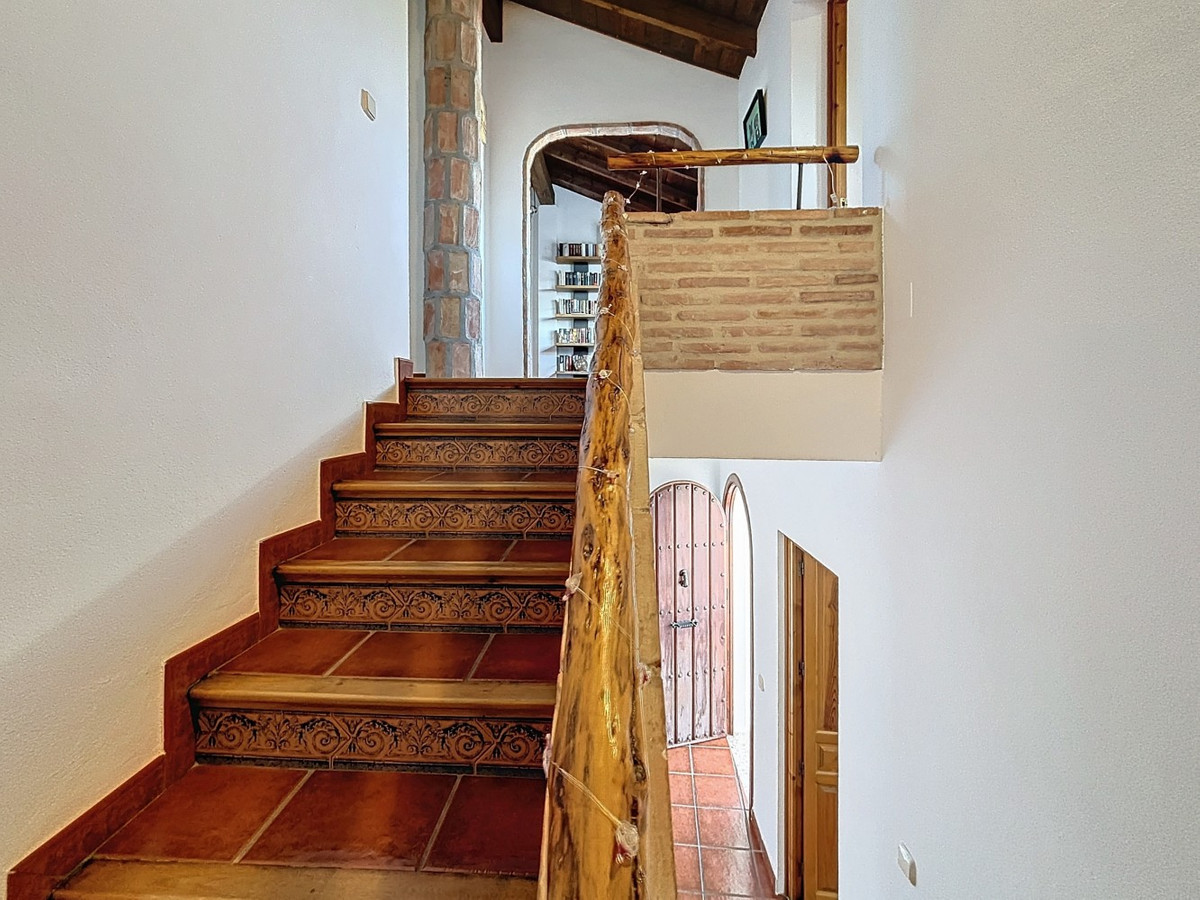 Detached Villa te koop in Almayate | 4 slaapkamers H4941757
