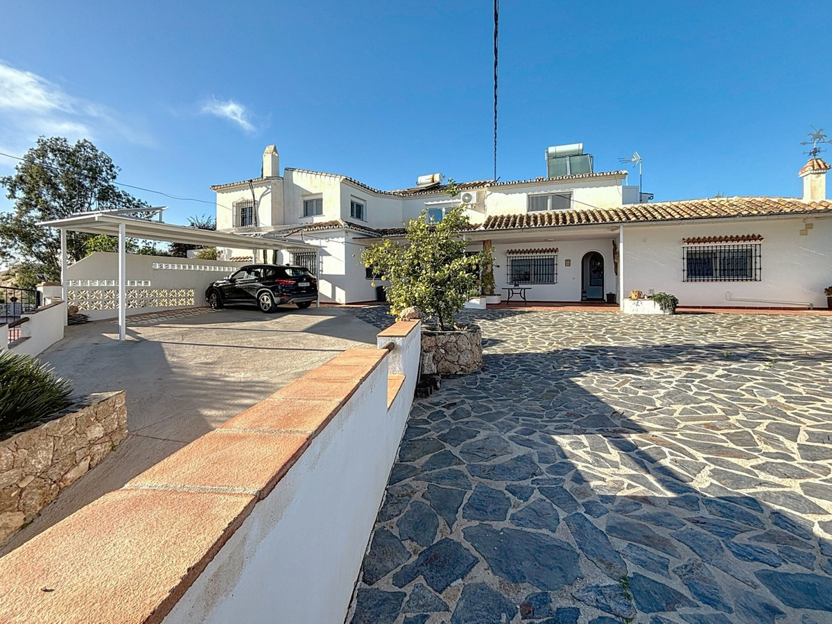 Detached Villa te koop in Almayate | 4 slaapkamers H4941757