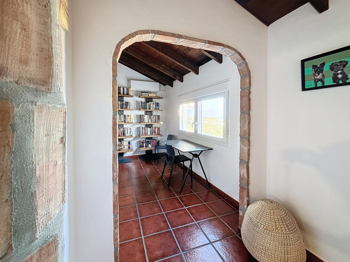 Detached Villa te koop in Almayate | 4 slaapkamers H4941757