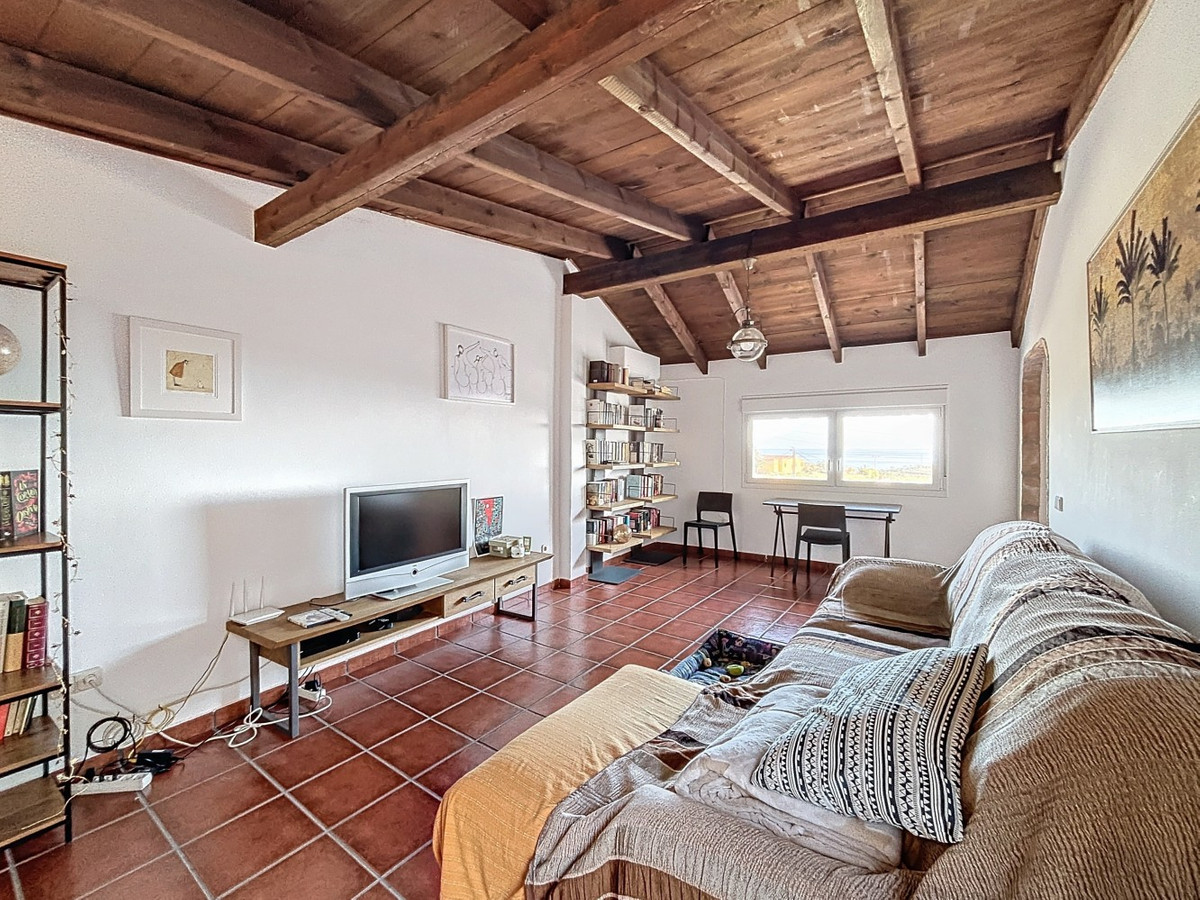 Detached Villa te koop in Almayate | 4 slaapkamers H4941757