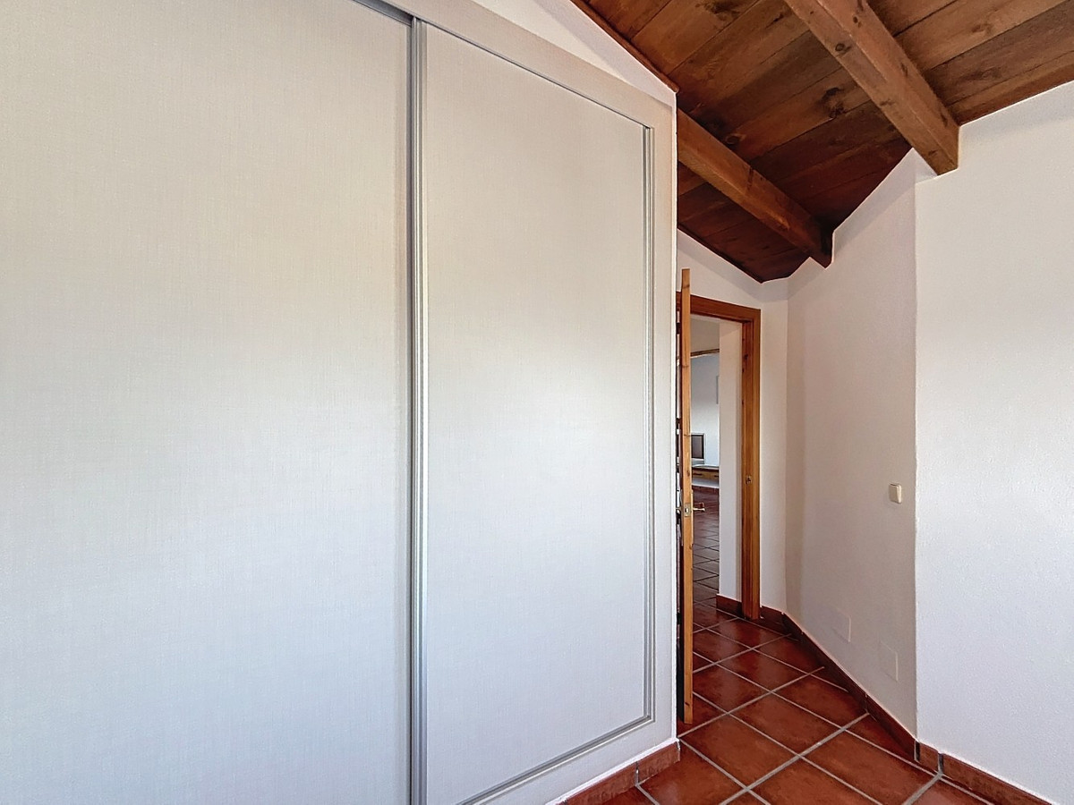 Detached Villa te koop in Almayate | 4 slaapkamers H4941757
