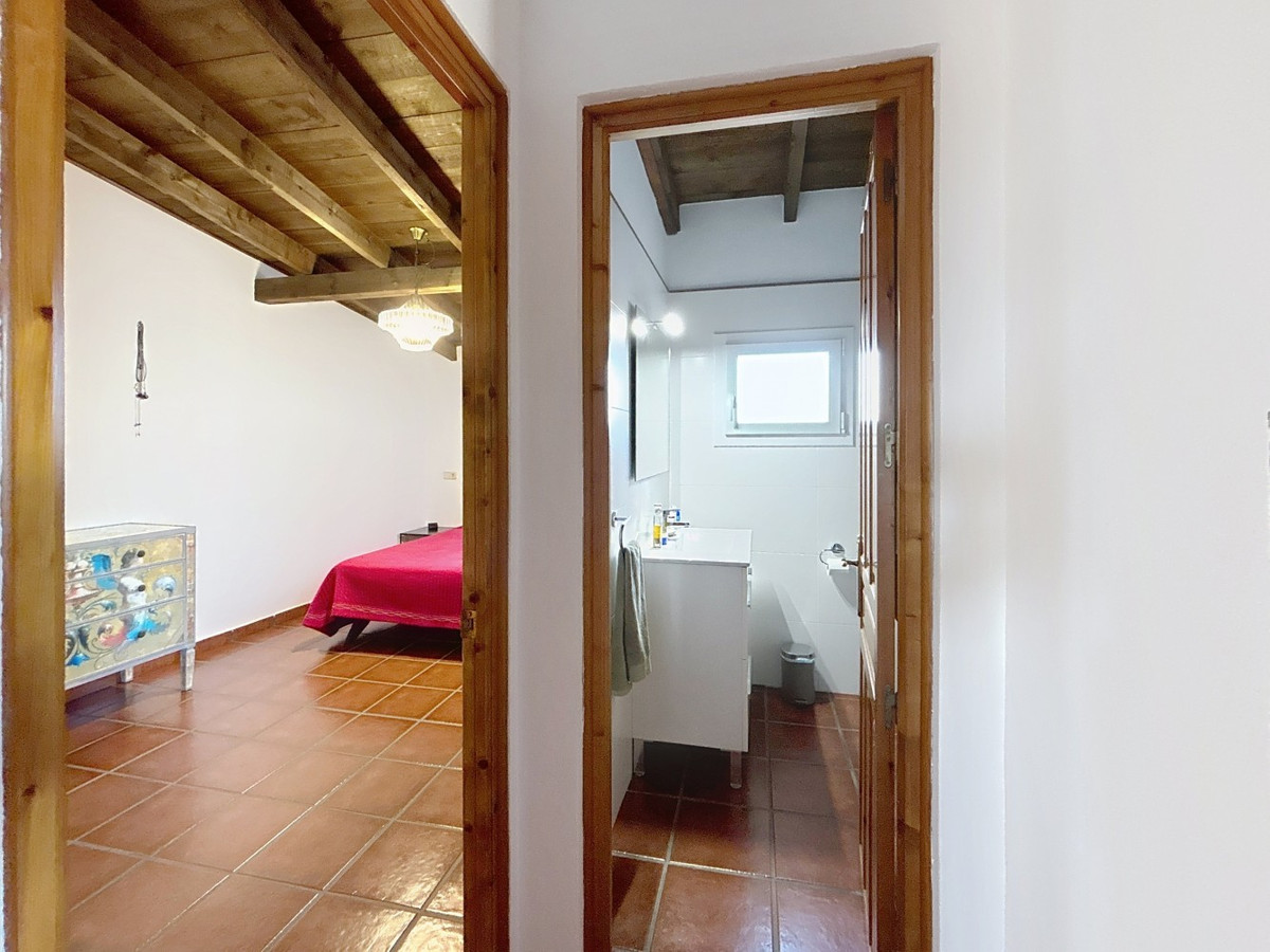 Detached Villa te koop in Almayate | 4 slaapkamers H4941757