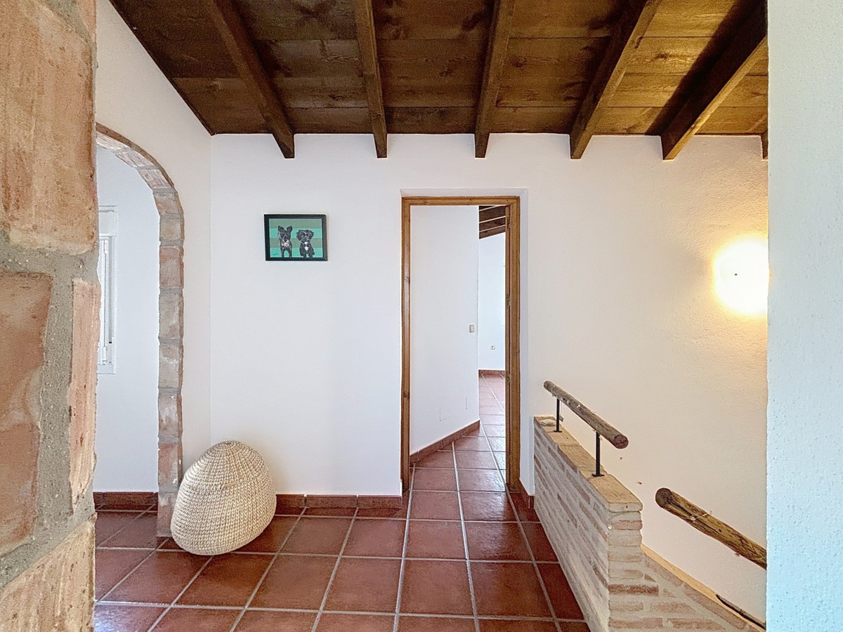 Detached Villa te koop in Almayate | 4 slaapkamers H4941757