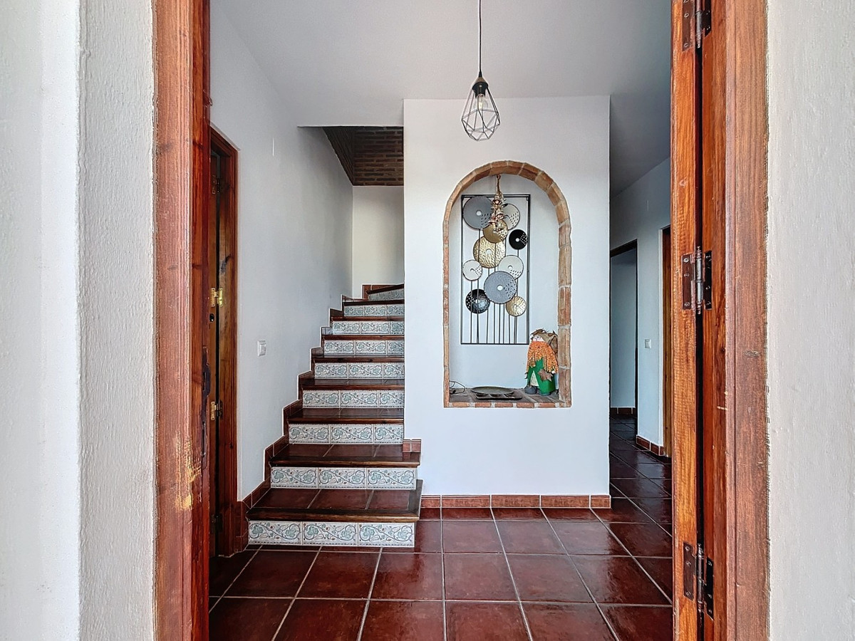 Detached Villa te koop in Almayate | 4 slaapkamers H4941757