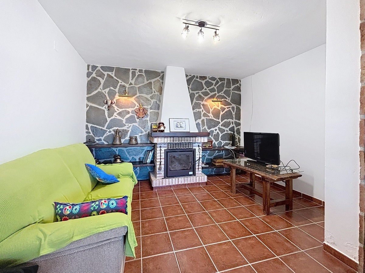 Detached Villa te koop in Almayate | 4 slaapkamers H4941757