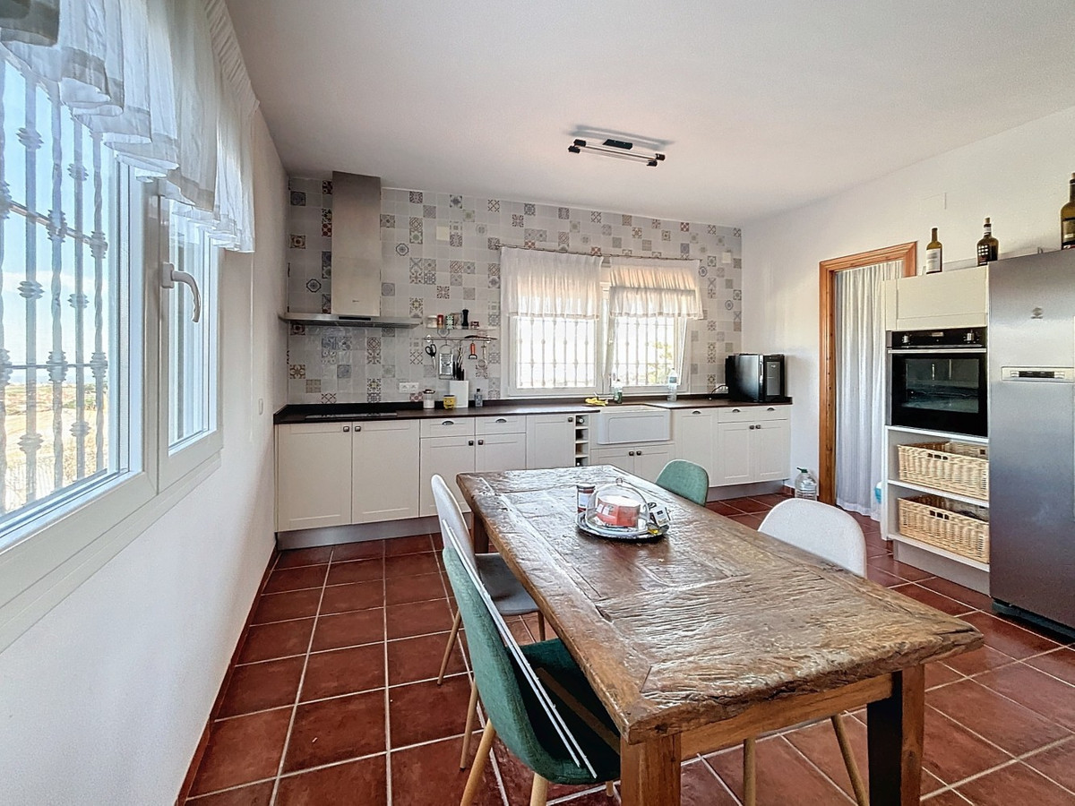 Detached Villa te koop in Almayate | 4 slaapkamers H4941757