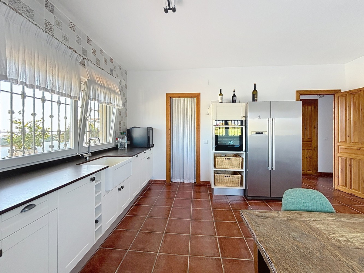 Detached Villa te koop in Almayate | 4 slaapkamers H4941757