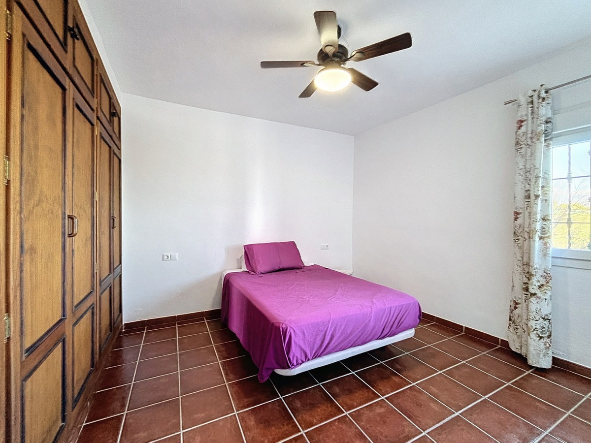 Detached Villa te koop in Almayate | 4 slaapkamers H4941757