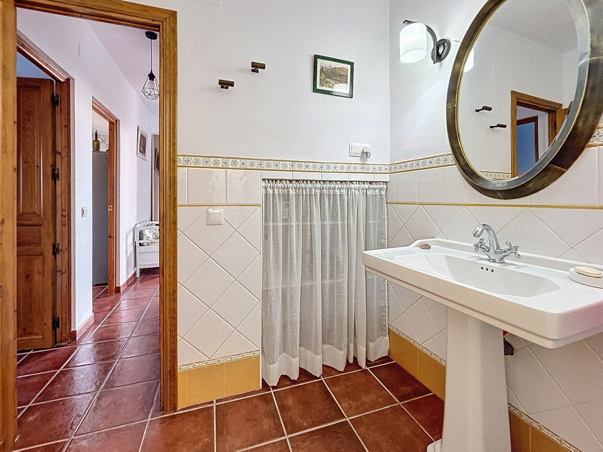 Detached Villa te koop in Almayate | 4 slaapkamers H4941757