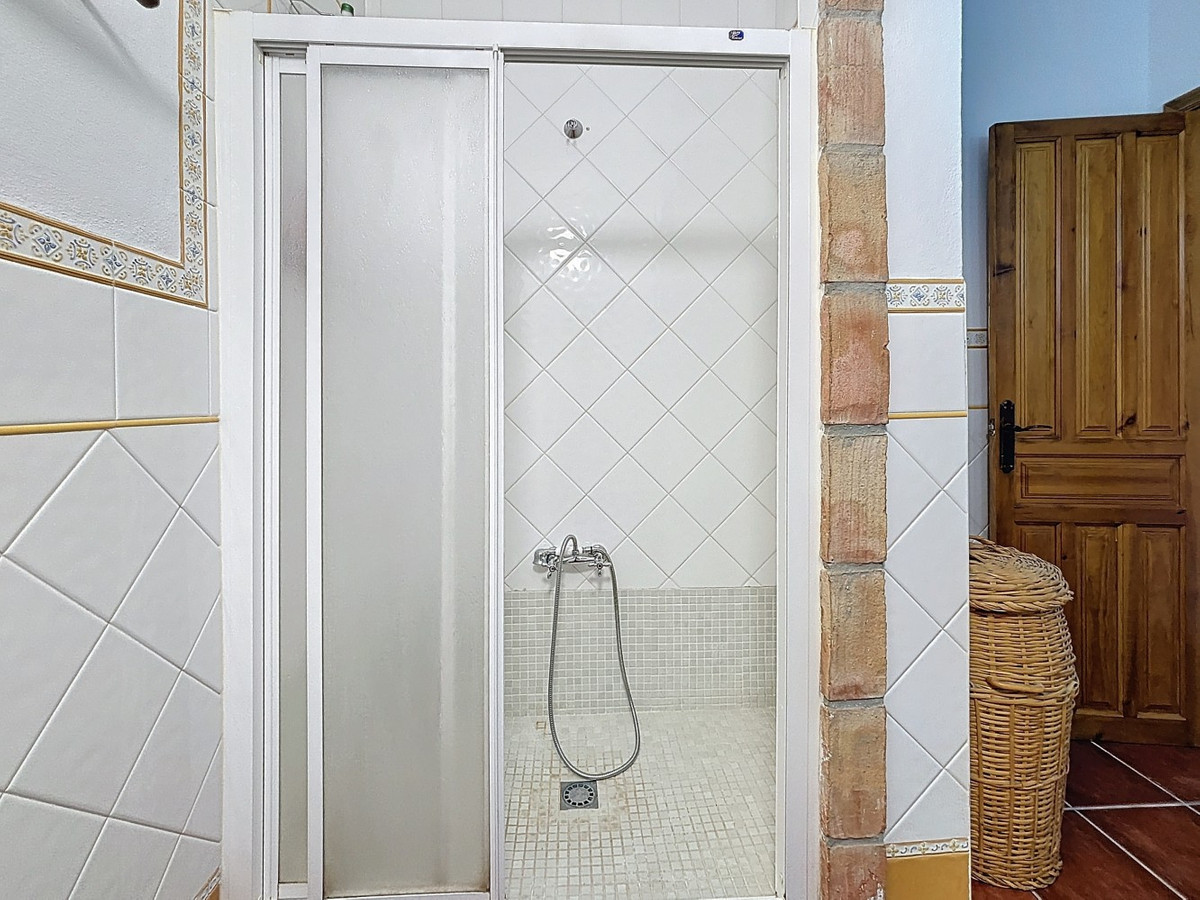 Detached Villa te koop in Almayate | 4 slaapkamers H4941757