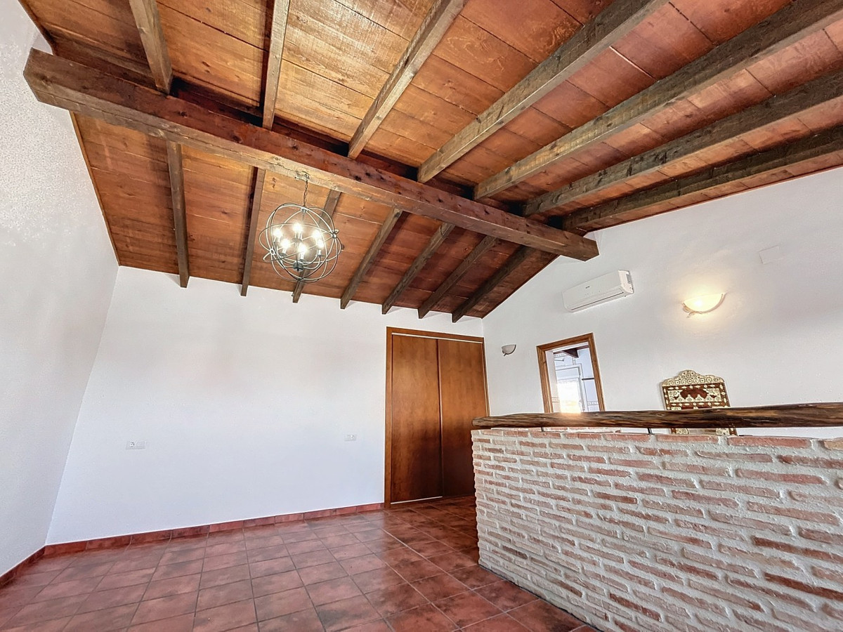 Detached Villa te koop in Almayate | 4 slaapkamers H4941757