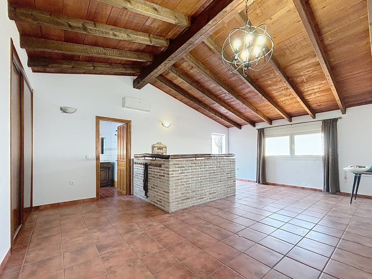Detached Villa te koop in Almayate | 4 slaapkamers H4941757