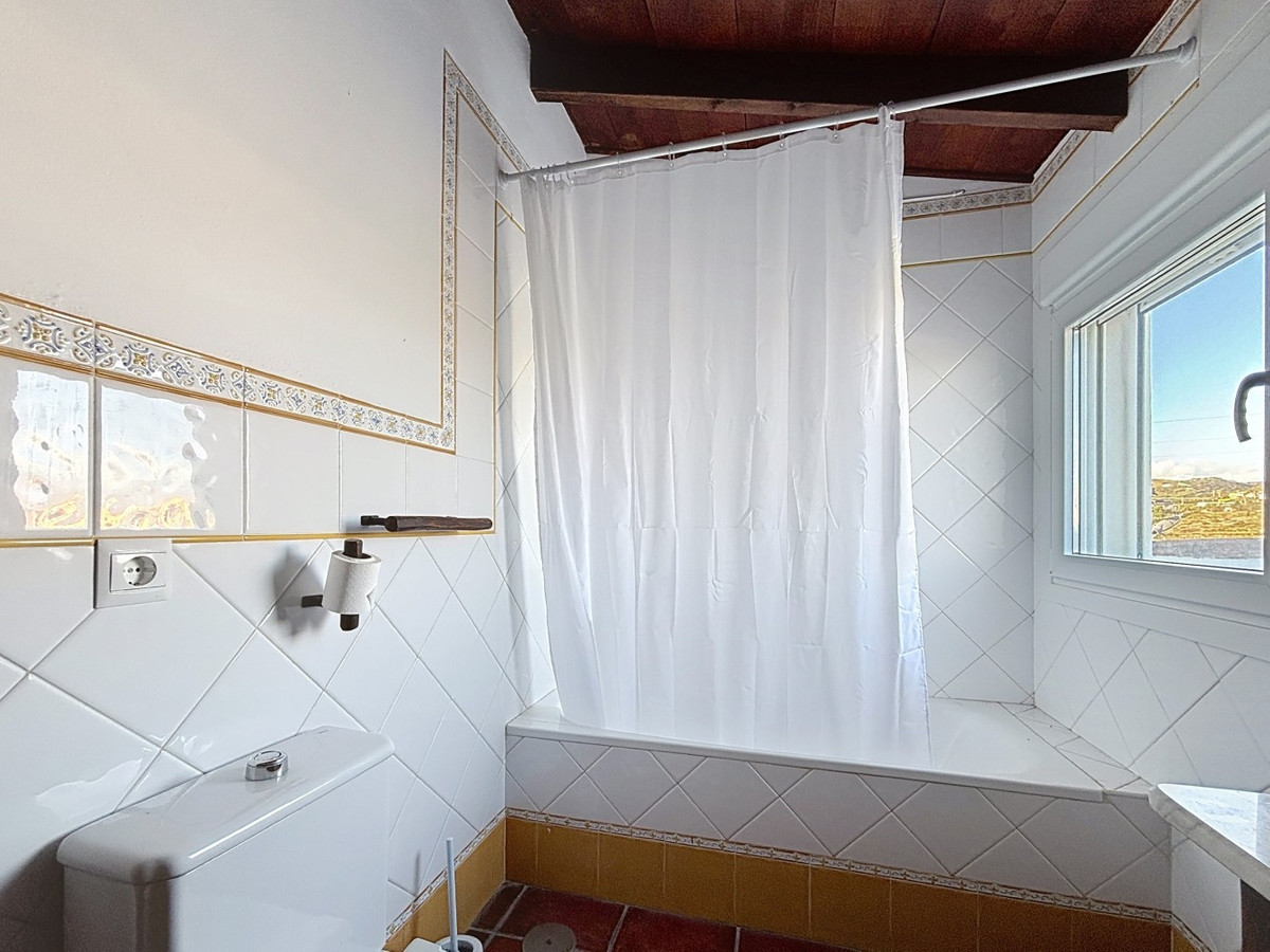 Detached Villa te koop in Almayate | 4 slaapkamers H4941757
