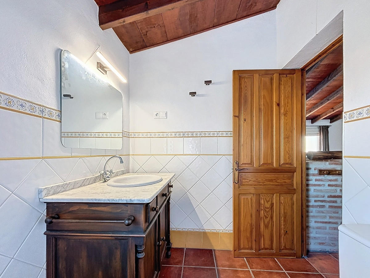 Detached Villa te koop in Almayate | 4 slaapkamers H4941757