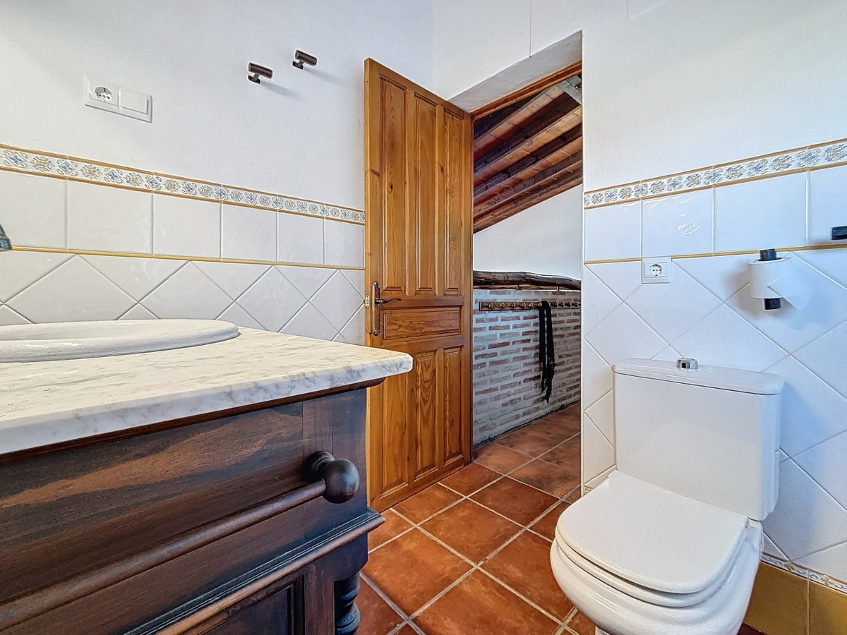 Detached Villa te koop in Almayate | 4 slaapkamers H4941757