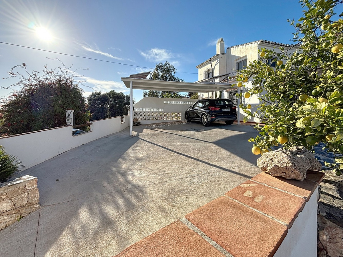 Detached Villa te koop in Almayate | 4 slaapkamers H4941757