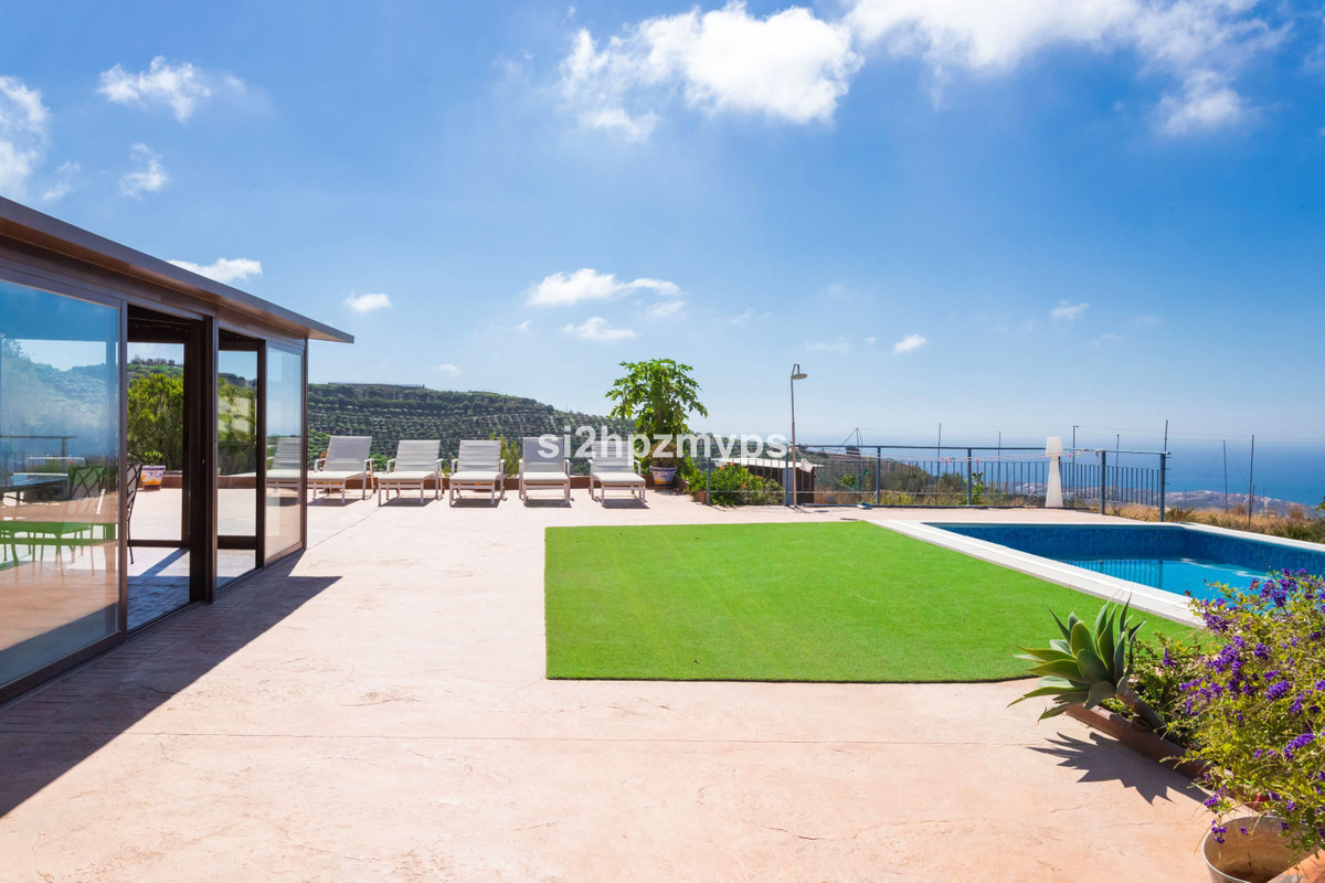 Detached Villa te koop in Almayate | 4 slaapkamers H4942015