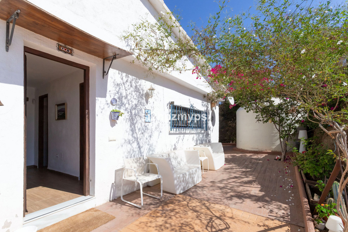 Detached Villa te koop in Almayate | 4 slaapkamers H4942015