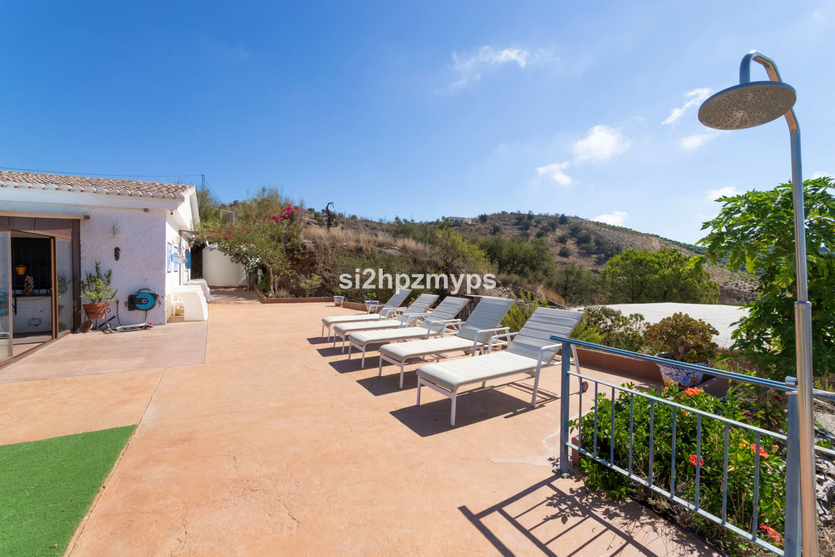 Detached Villa te koop in Almayate | 4 slaapkamers H4942015